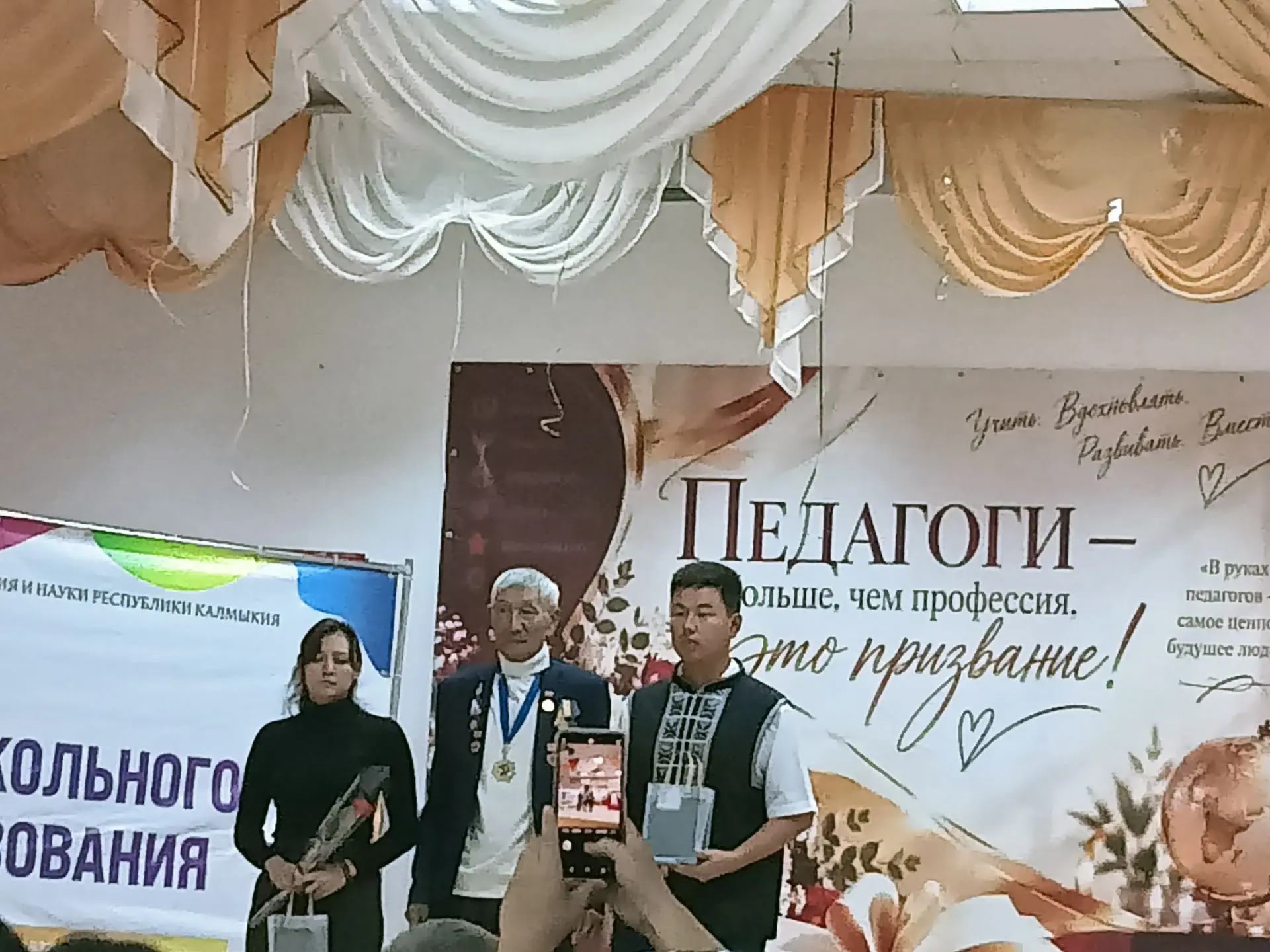 С особой радостью мы хотим поздравить с Днём учителя нашего молодого коллегу — Сабину В...
