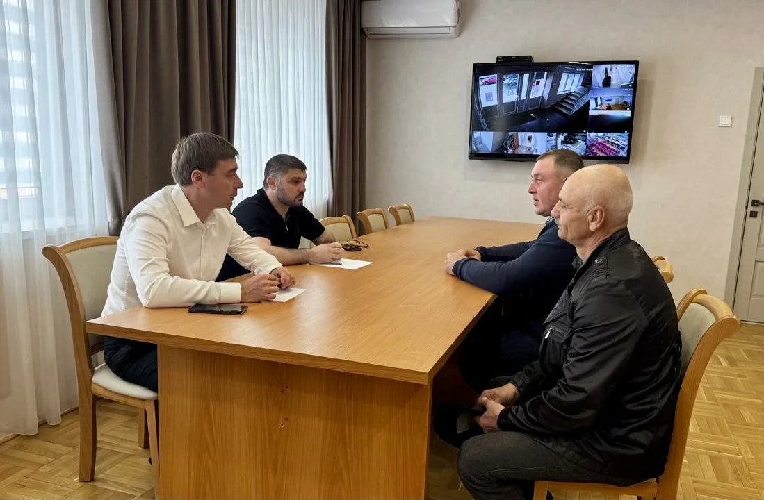 Депутаты Совета народных депутатов Тахтамукайского района регулярно проводят прием граж...