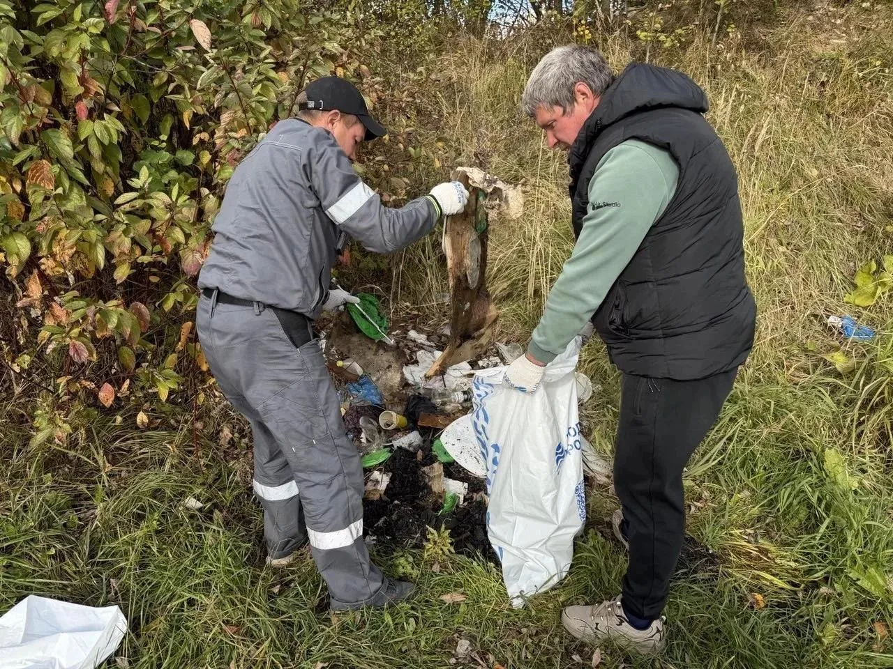 ♻️ На берегу канала имени Москвы, в районе деревни Капустино, состоялся экологический с...