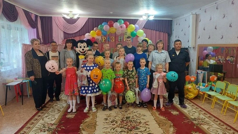 Вчера в учреждении прошел потрясающий праздник! Воспитатели Сафонова Т.Ю. и Радченко К....