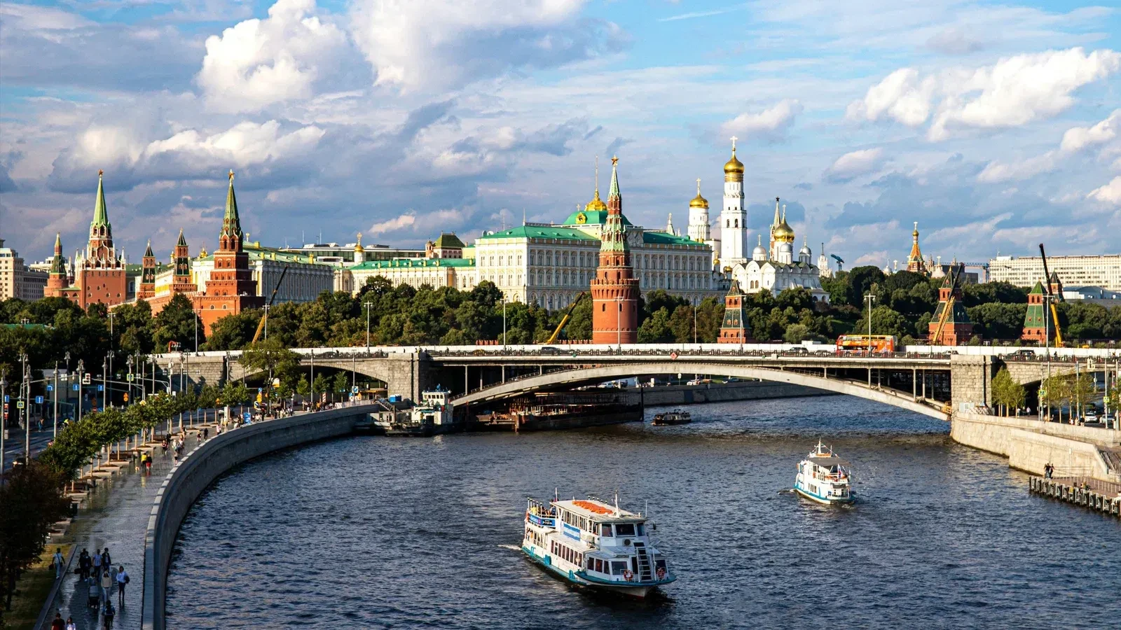 🌆 Москва с высоты: лучшие смотровые площадки для семейного отдыха!

Учитель английского Орлова Екат