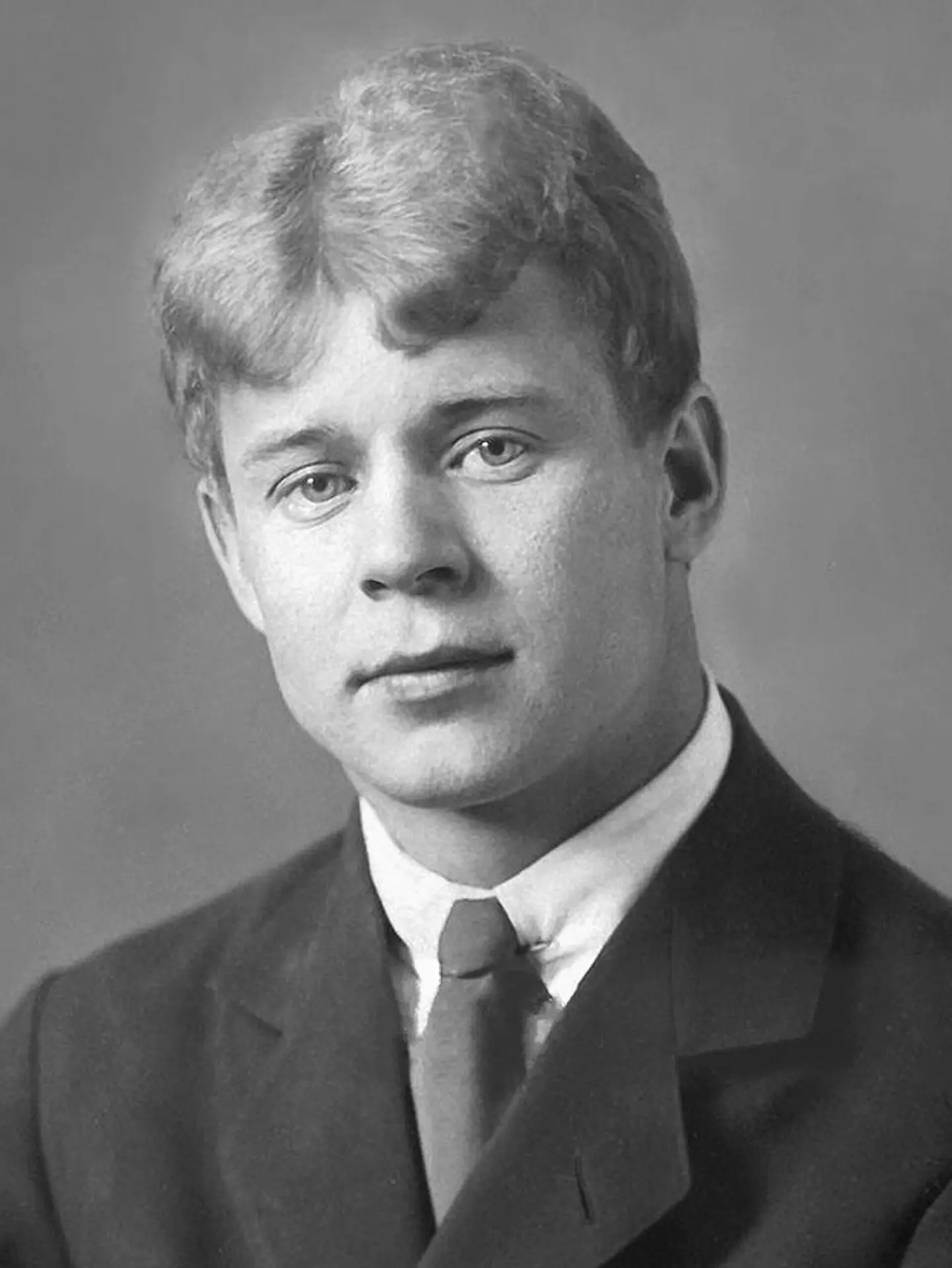 3 октября 1895 года родился один из величайших русских поэтов Сергей Есенин.