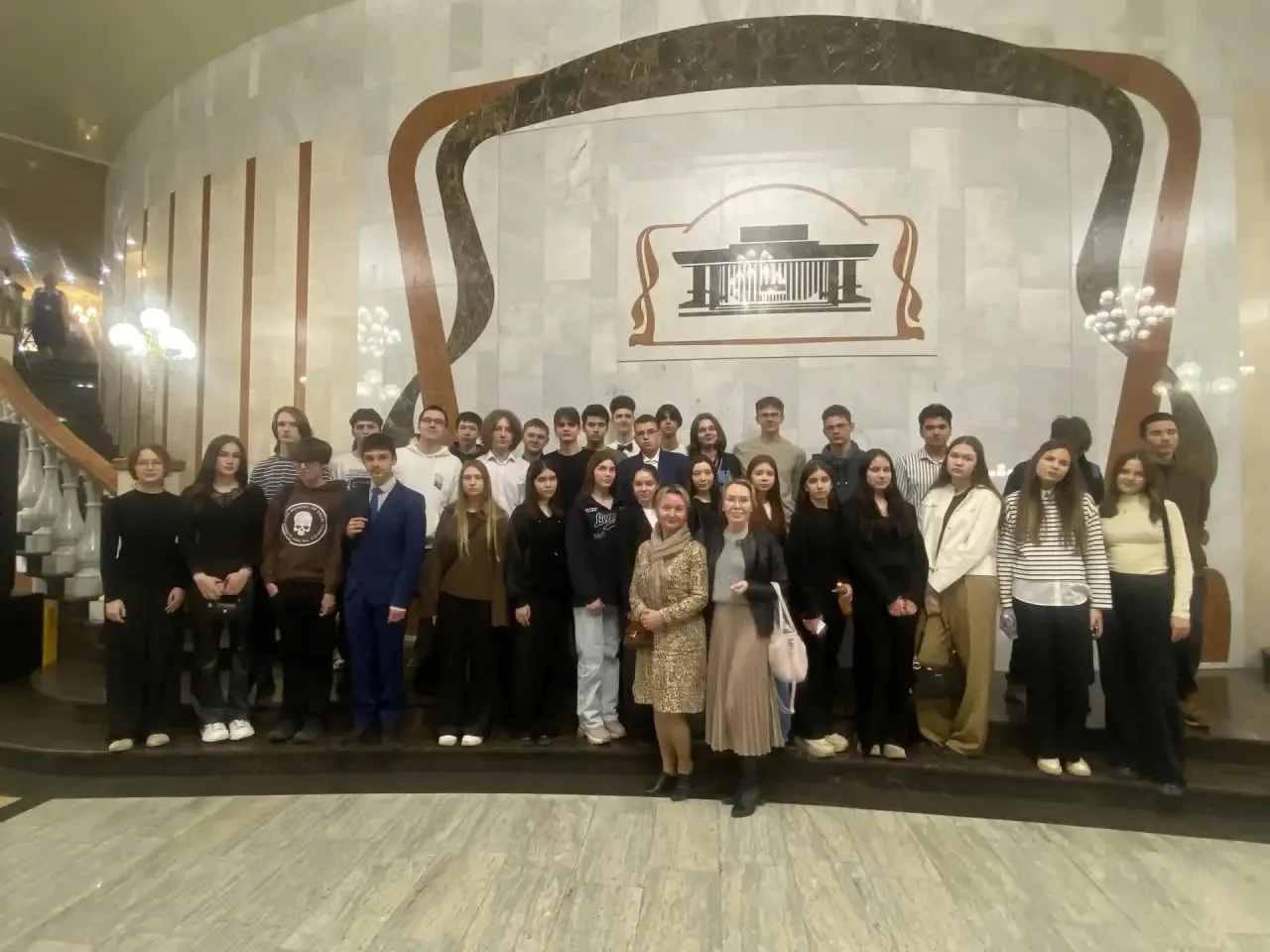 🎭В день Театра у 10-ых классов состоялся культурный выход в Русдрамтеатр на «Преступление и наказани