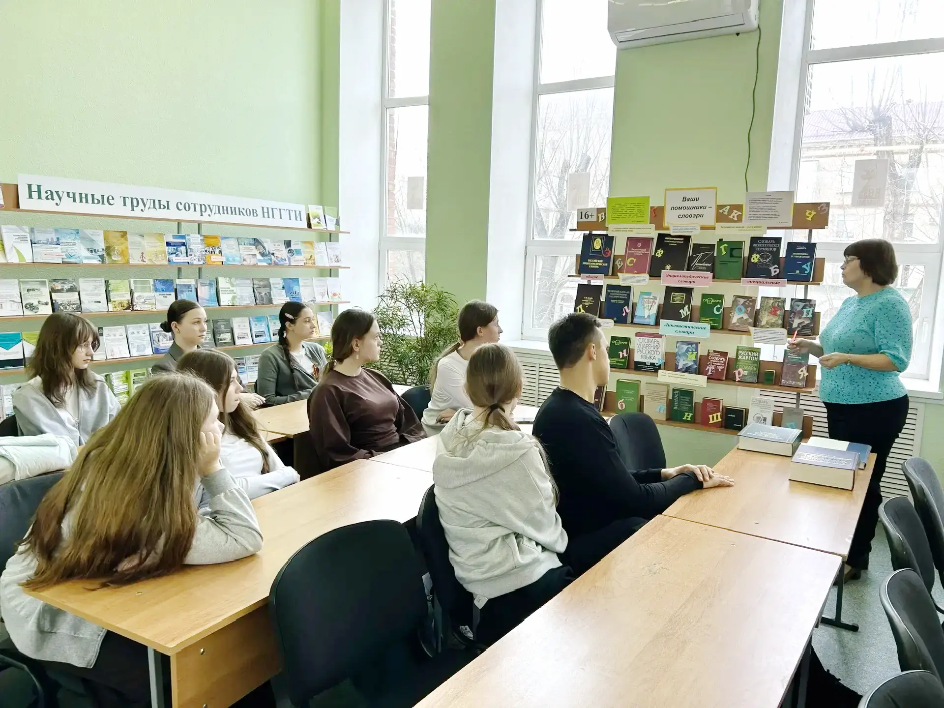 Ваши помощники – словари  «Лишь та речь может называться культурной, у которой богатый словарь и мно