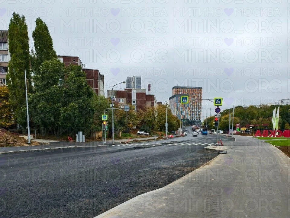 🚦На пешеходном переходе, у главного входа в Митинский парк, на улице Барышиха включили...