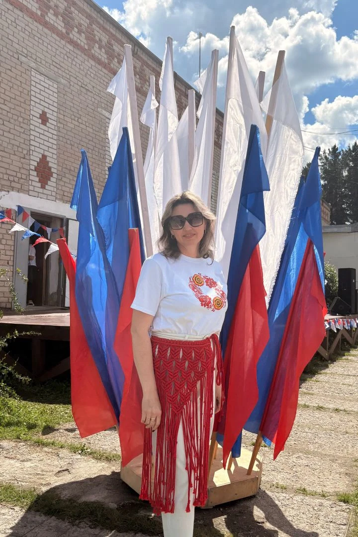 Наталья Маркова, директор КДК «Виктория»:

- Дорогие жители посёлков Арамиль и Светлый!

От Партии «
