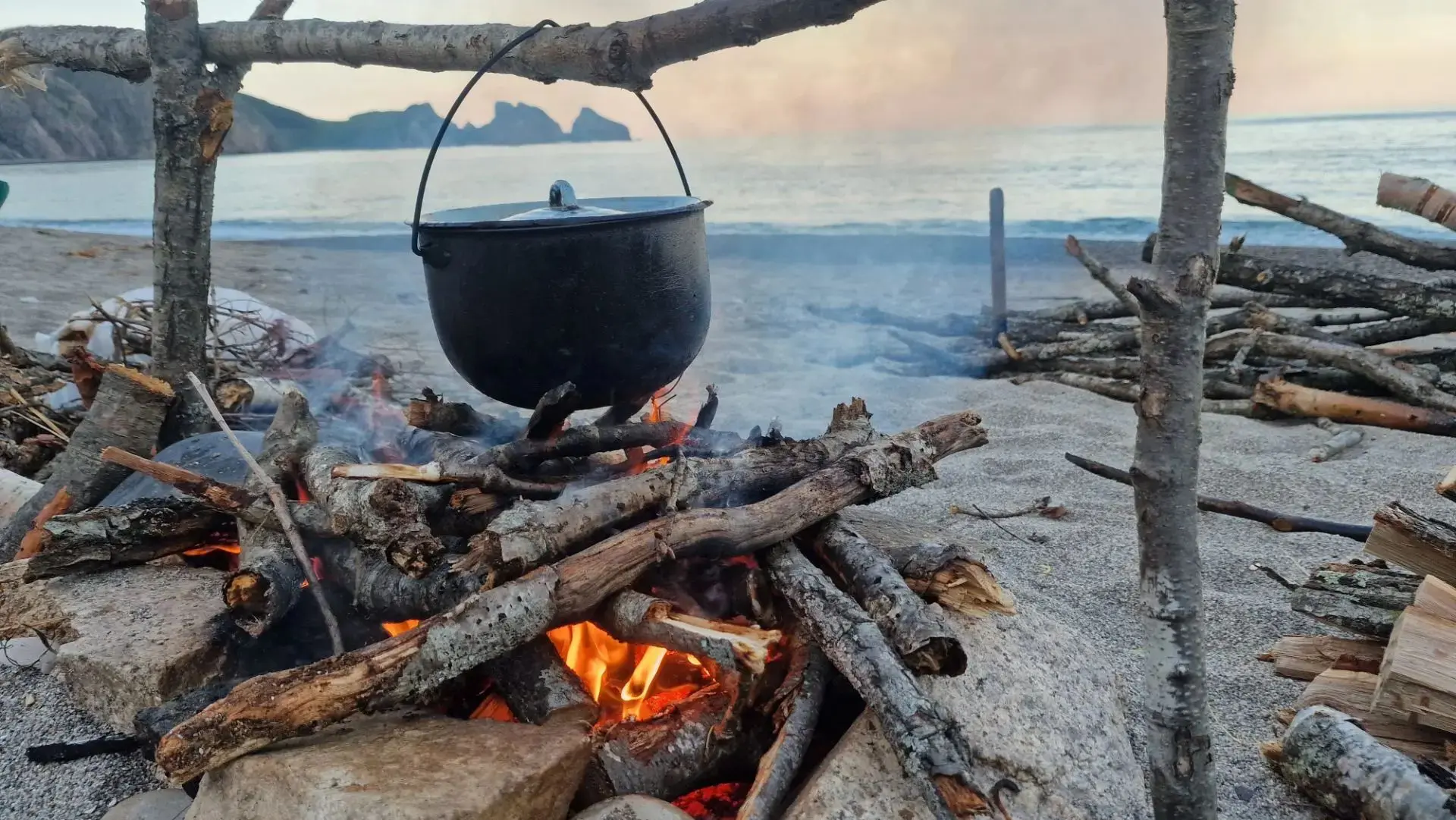 Палаточный лагерь для мальчишек! 10+

🏕Приключение в котором мальчики учатся самостоятельности и тр