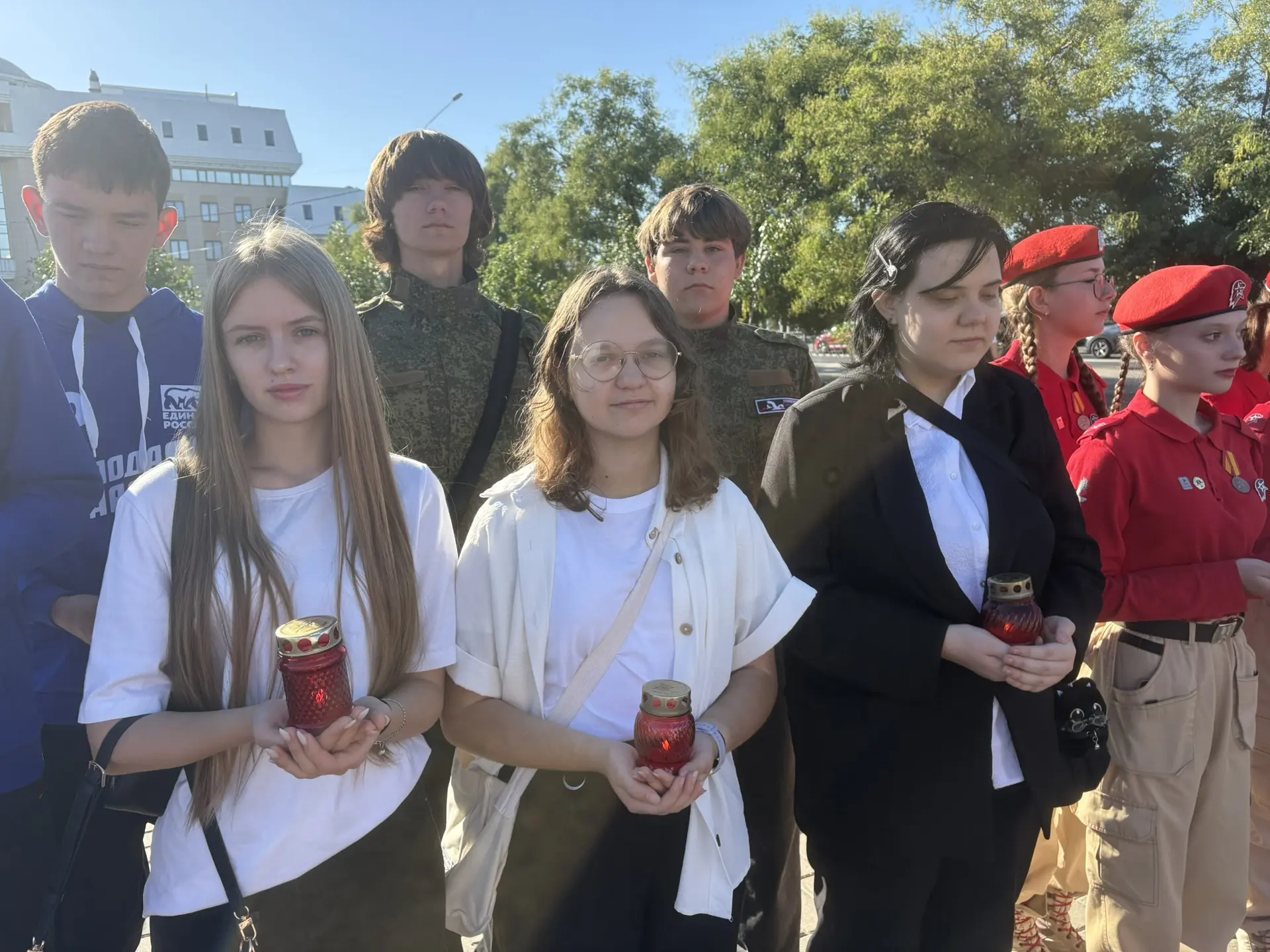 🕊️ Астрахань скорбит: наши школьники почтили память жертв трагедии в Беслане