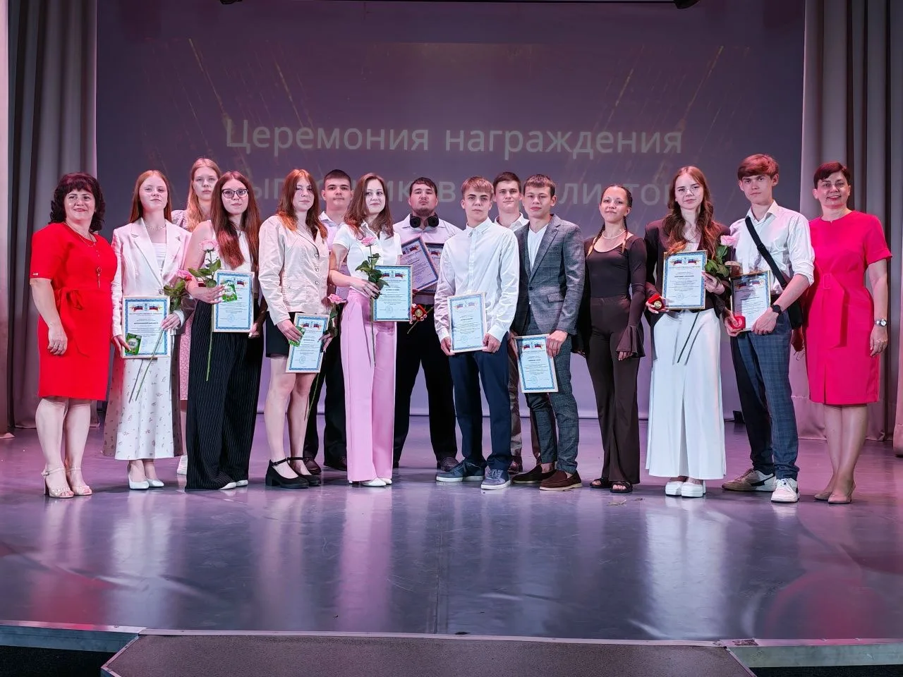 Золотой фонд школы № 1: наши выпускники — гордость Берёзовки! 🏆✨
26 июня в ДК «Юбилейный» прошла то