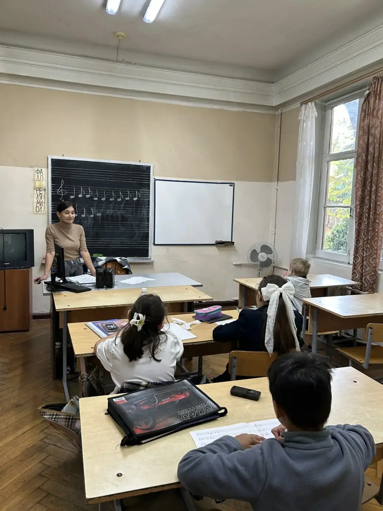 🎶 «Сила слова и мудрость наставника»: урок-беседа ко Дню учителя