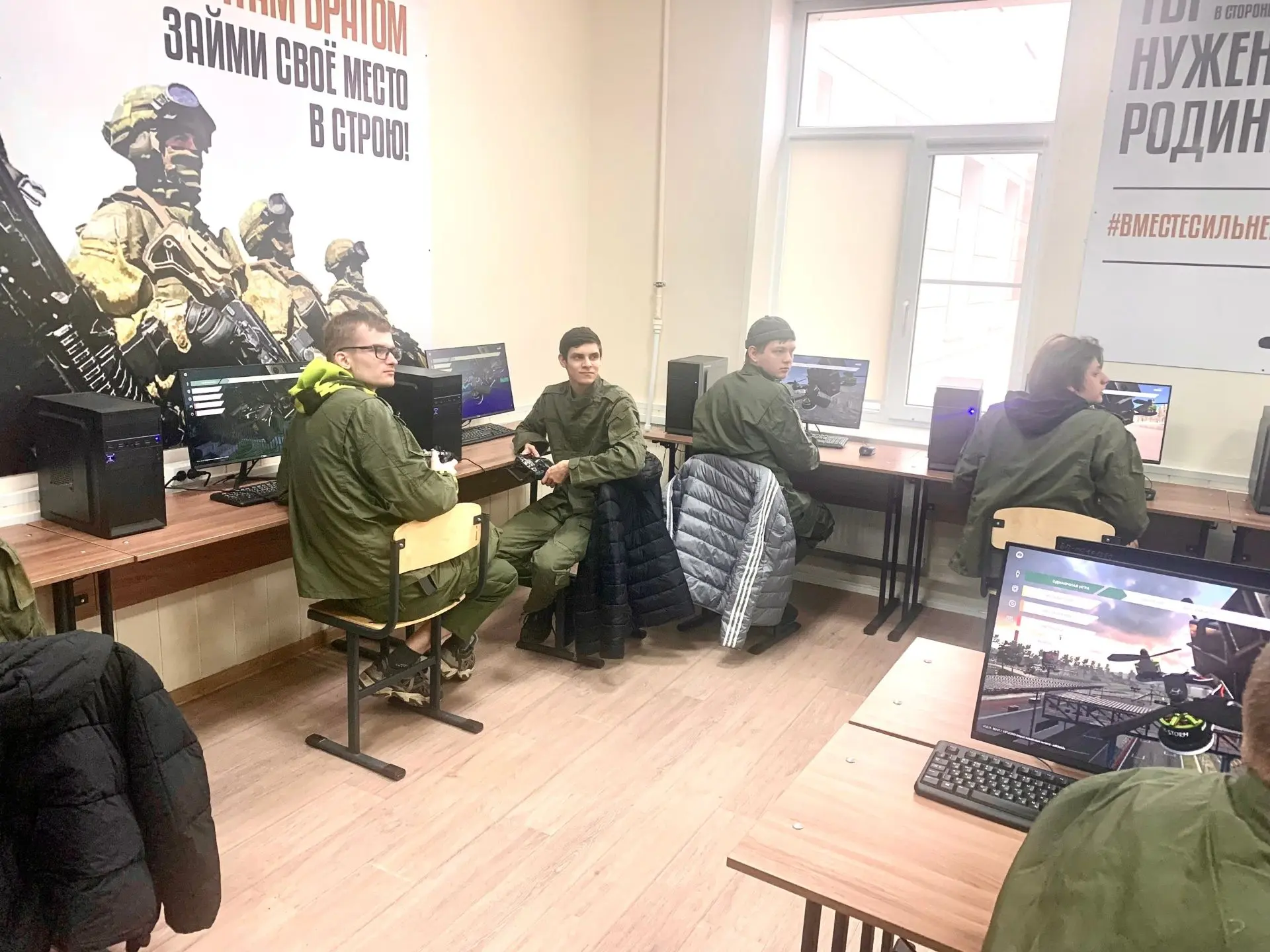 💪 Тренируем силу, уверенность и готовность к любым вызовам! Более 250 студентов из Старооскольского 