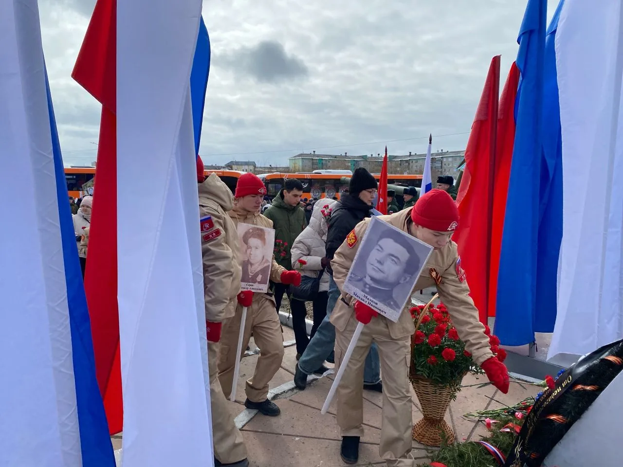 🔥Мы помним! Мы гордимся! 9 мая юнармейцы и педагоги нашей школы приняли участие в митинге, посвящённ