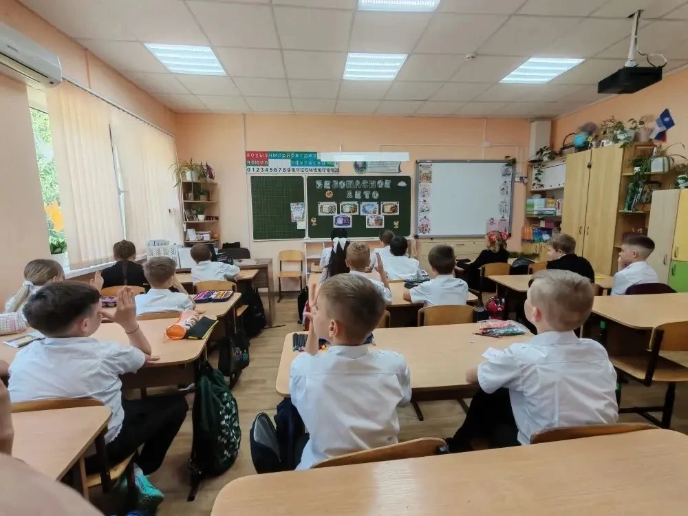 Перед началом летних каникул учащиеся 3 "Б" класса повторили правила безопасного поведения. Особое в