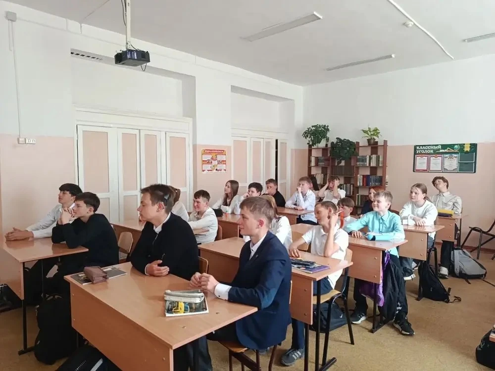 Недавно ученики нашей школы собрались, чтобы посмотреть художественный фильм «Красные л...