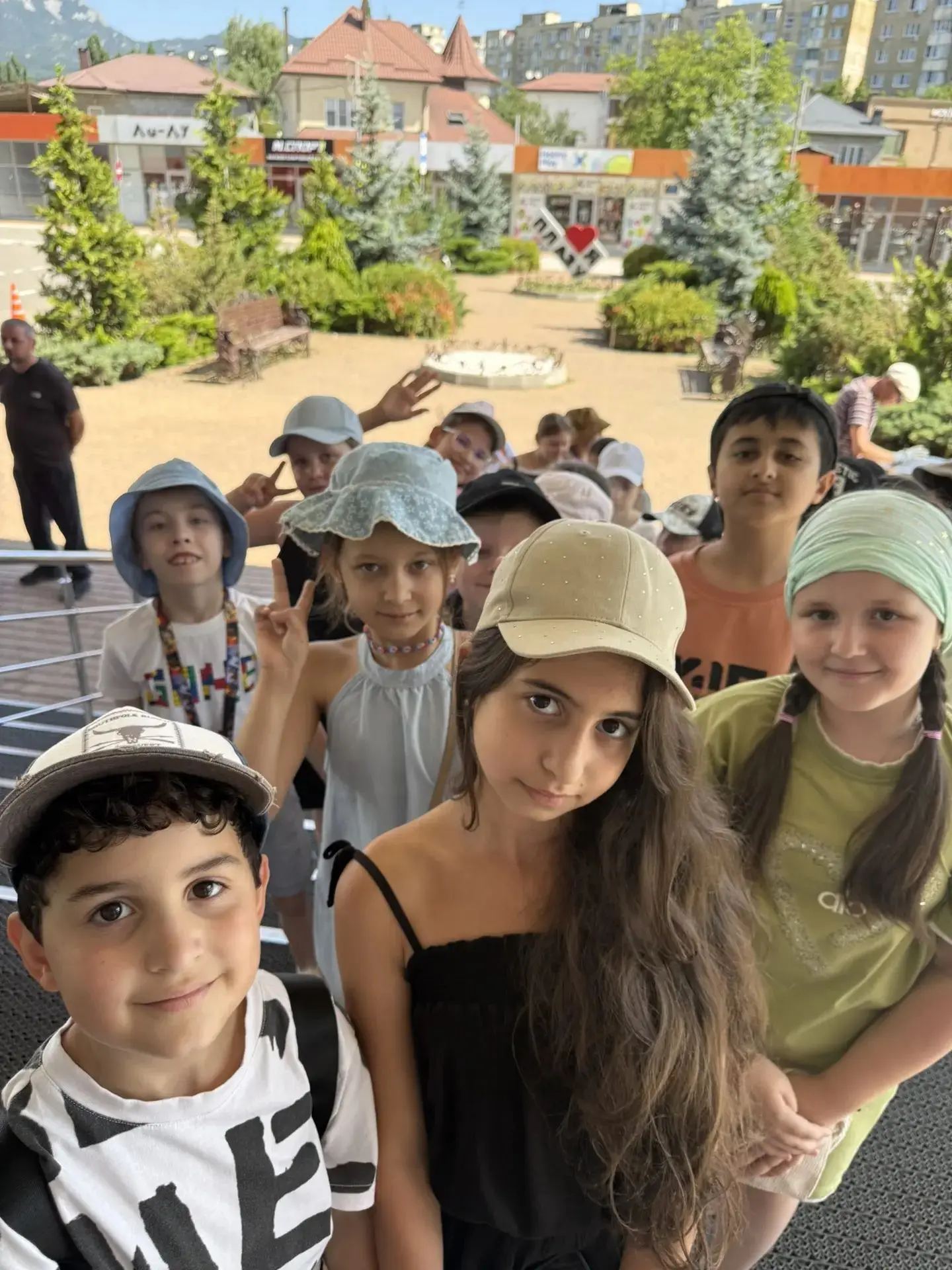📲 Новости смены!

Сегодня наши «планетяне» совершили крутой выезд в кинотеатр «Вершина»! 🎞️
Смотре