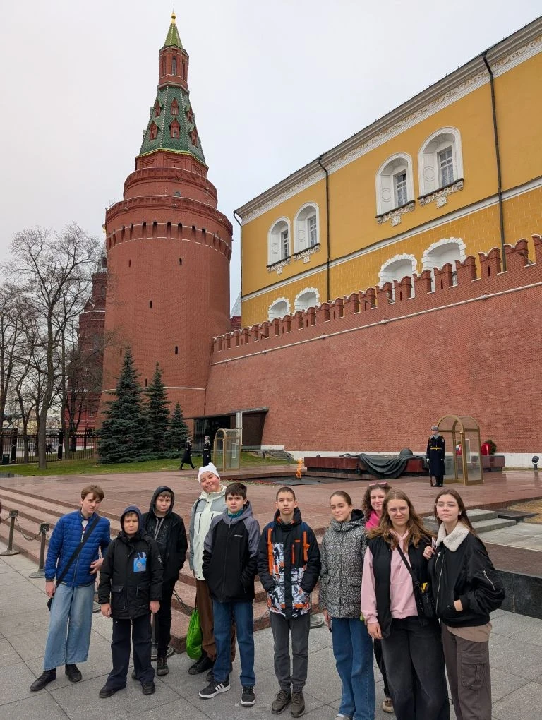 🇷🇺 ЧАС ПАМЯТИ И ЧЕСТИ  Наши семиклассники почтили память героев Великой Отечественной войны. Они пос