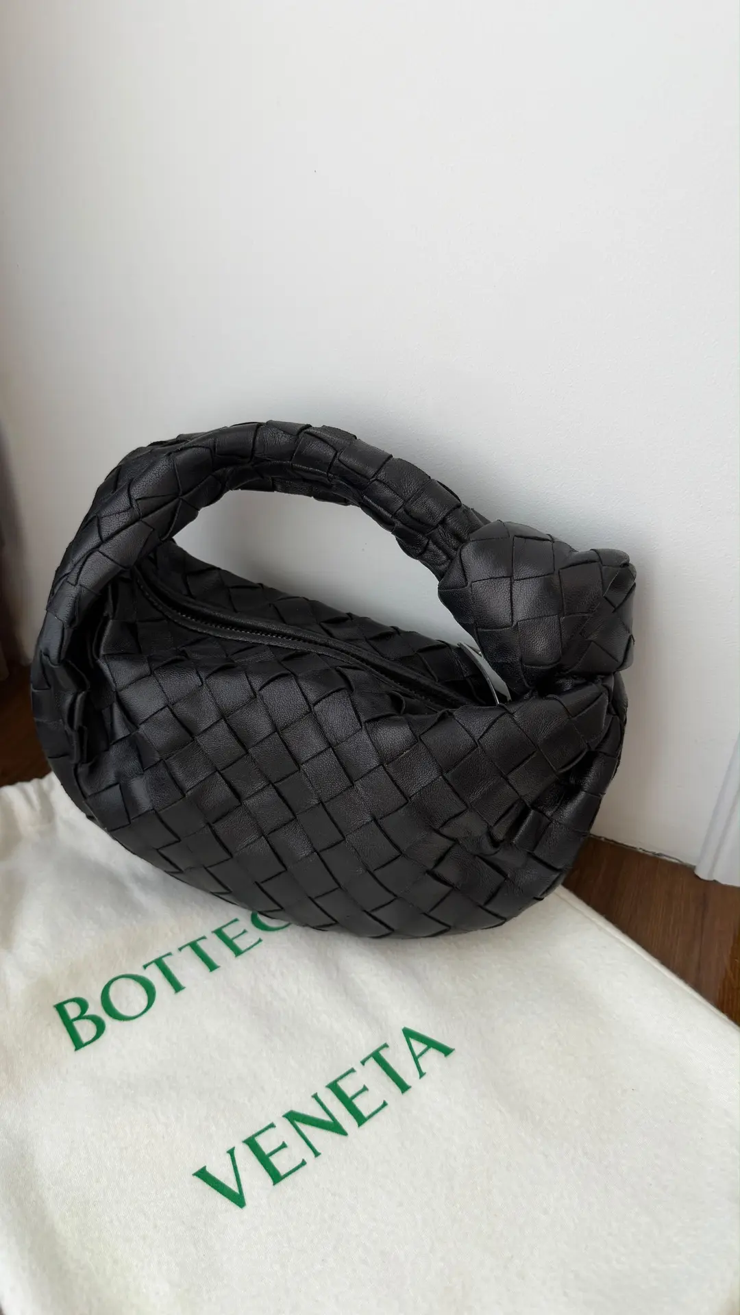 #7694
Малышка Bottega Veneta Jodie 
Надели пару раз 
Как новая в идеальном состоянии имеется пыльник
