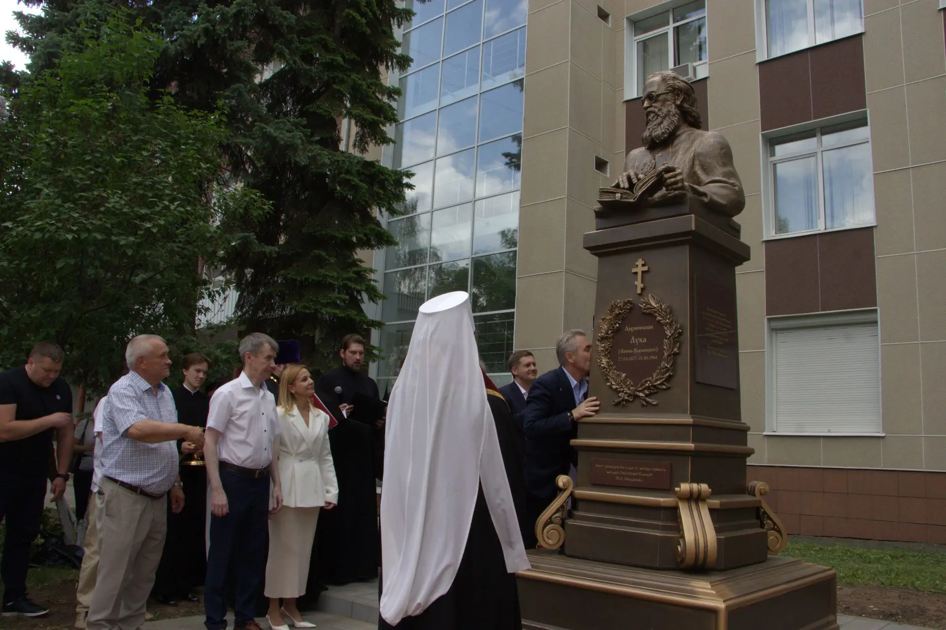 11 июня православные христиане отмечают день памяти святителя Луки (Войно-Ясенецкого), архиепископа 