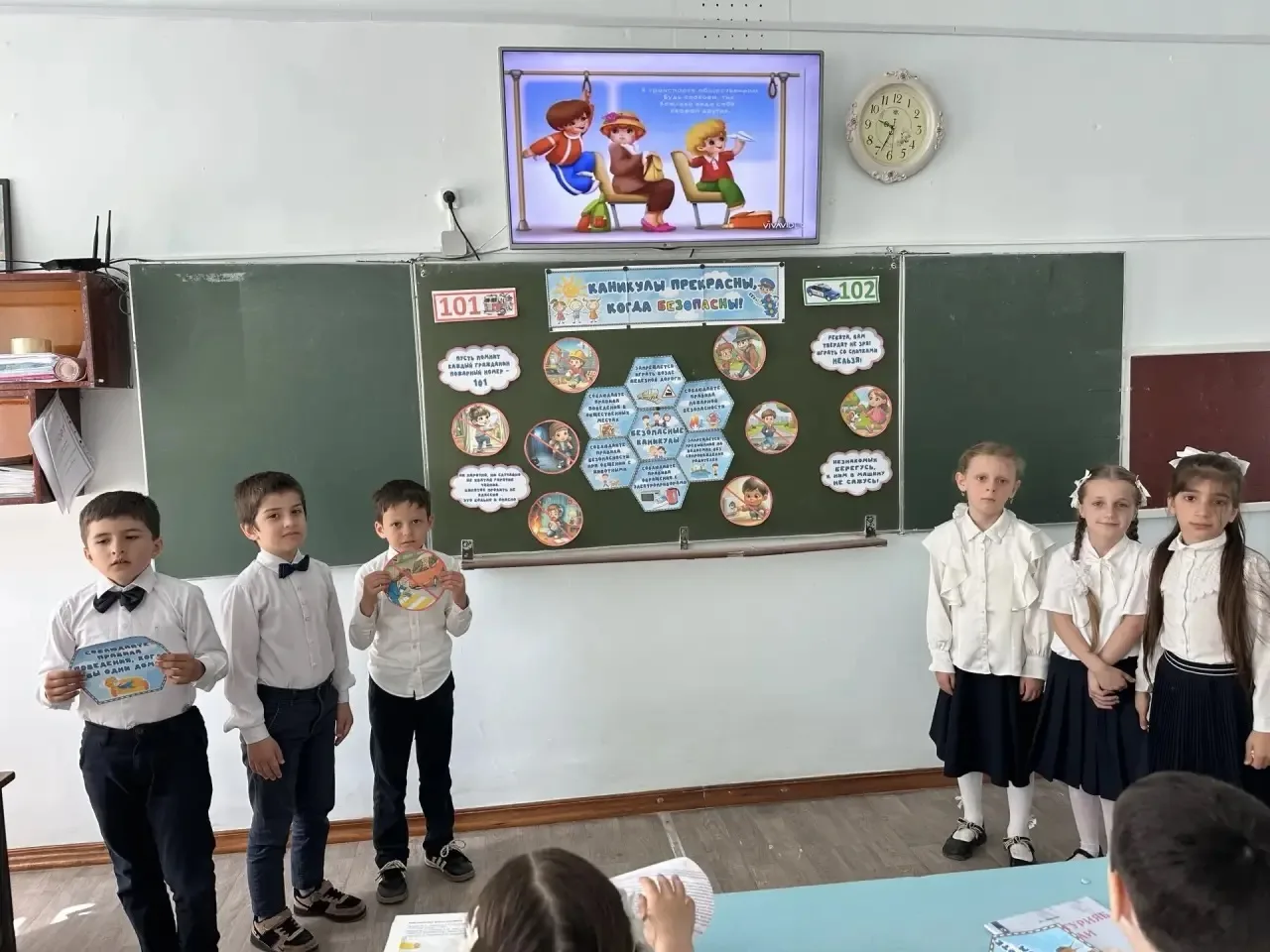 📚✨ В 1 «А» классе классный  руководитель Магомедрасулова Зарипат Абдулазизовна провела...