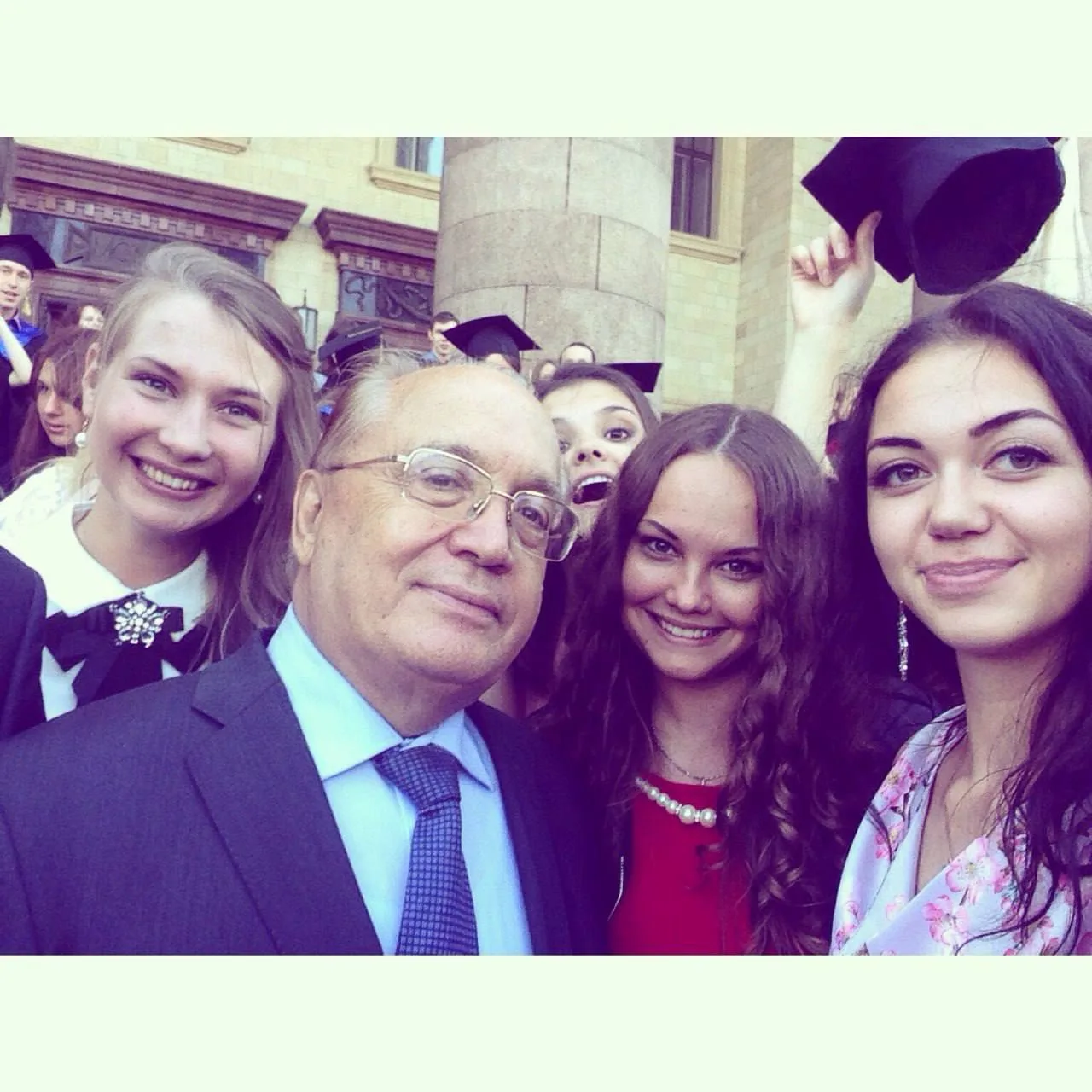 🤝Давайте знакомиться! 
Меня зовут Цыбусова Анастасия Викторовна, и я с 2015 года готовлю ребят к ОГ