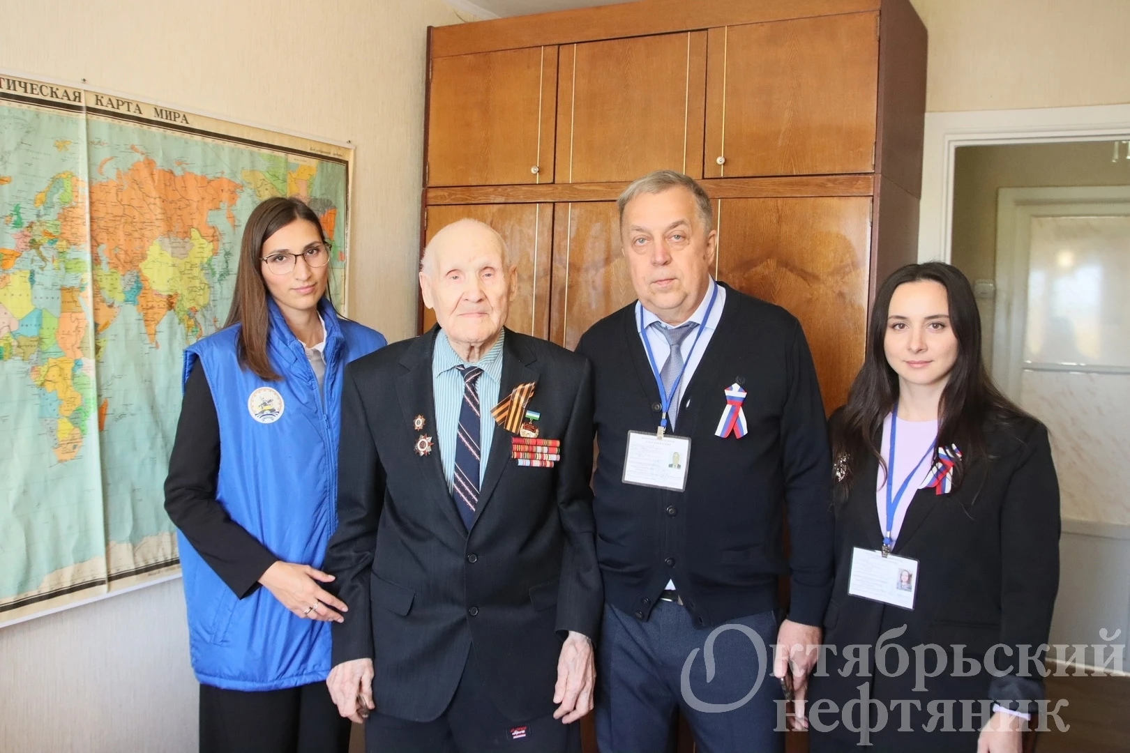 💙 Волонтёры Победы помогли ветеранам проголосовать на дому