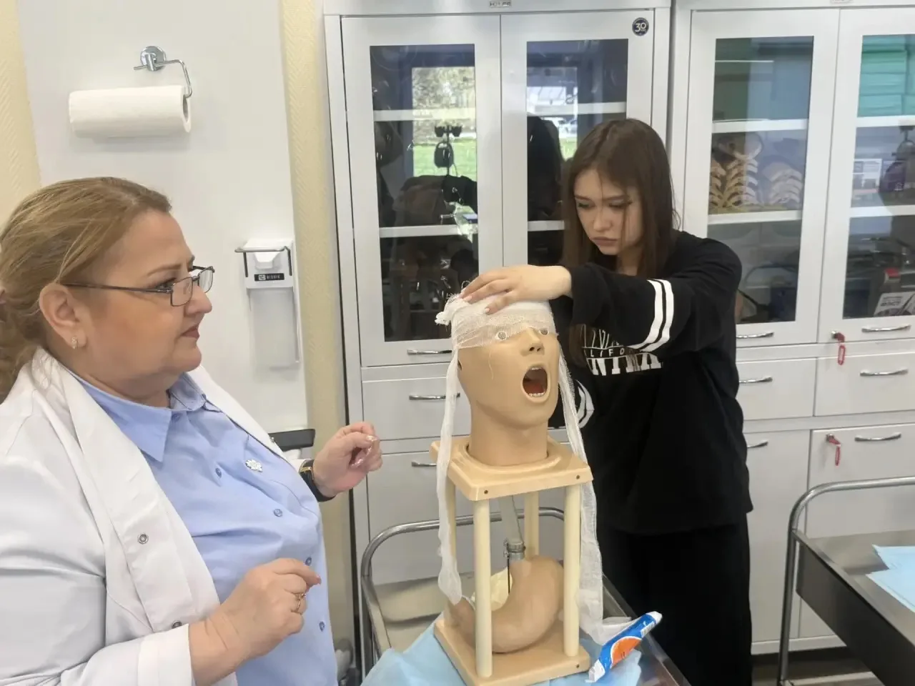 👩‍⚕️Наши ученики побывали на профпробе в Медицинском колледже № 7  Ребята получили возможность окуну
