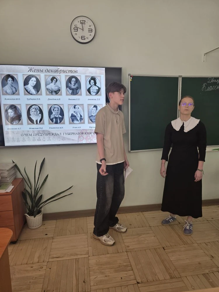 Спасибо всем, кто пришёл с нами на Сенатскую площадь! 📜 или в гимназии продолжается Фестиваль открыт