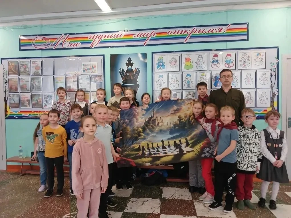 Доброе утро ☀️   ♟️ Шахматный турнир среди 1–2 классов: первые победы!  Вчера в нашей школе прошёл з