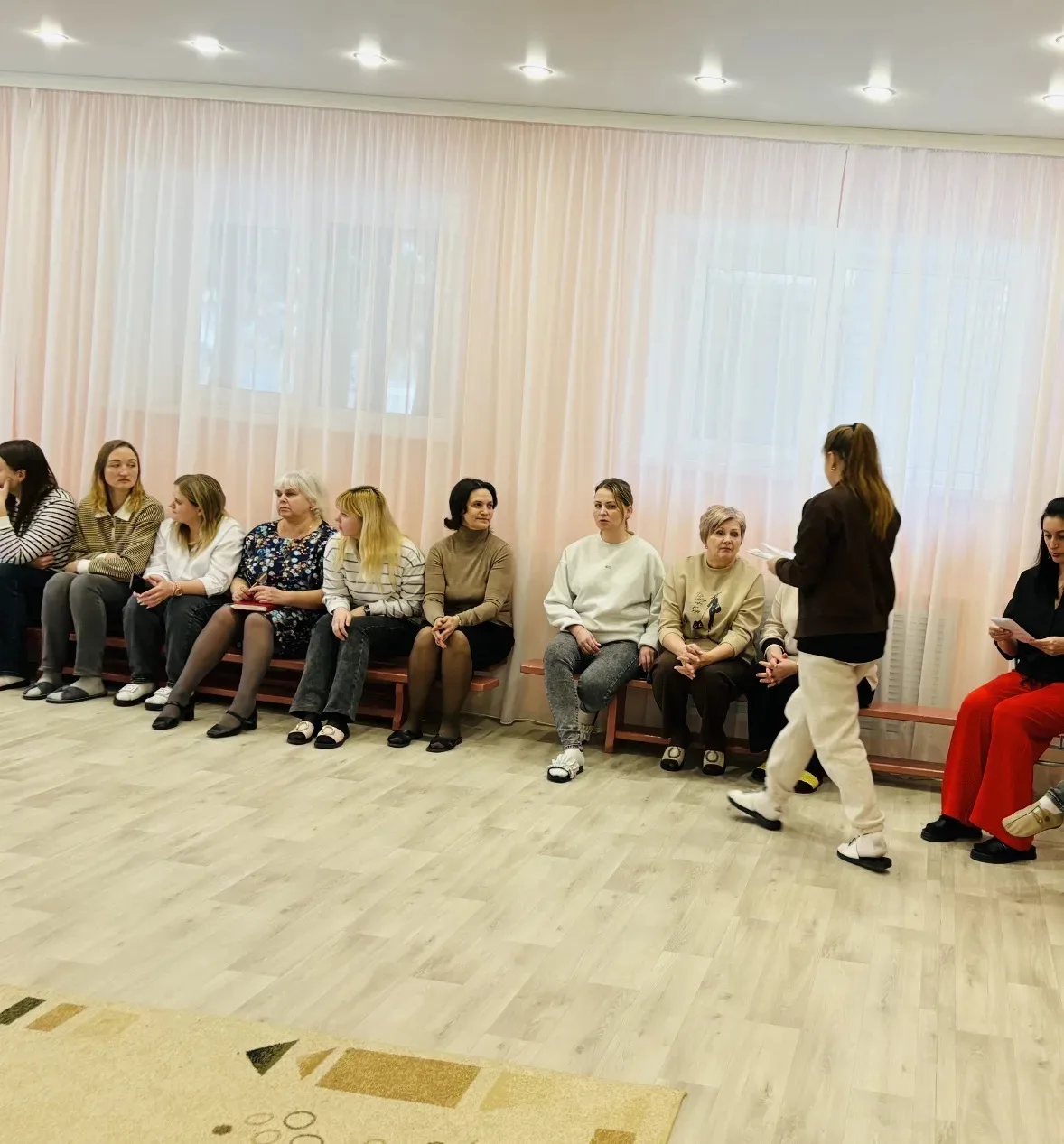 Специалисты Центра по профилактике социального сиротства провели очередное занятие с сотрудниками МБ