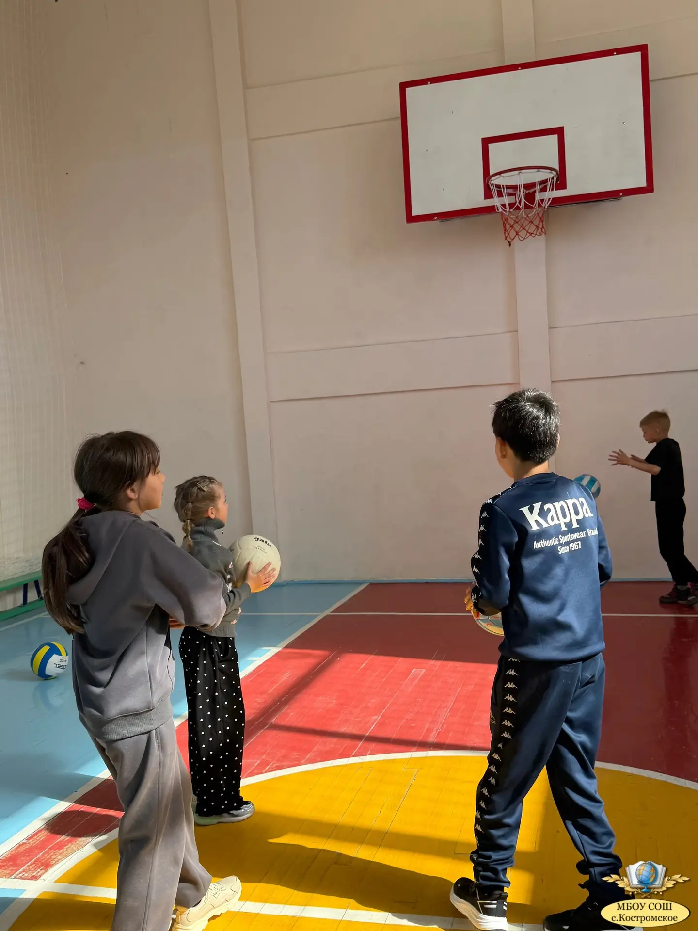 🏀 Движение — это жизнь! Как проходят занятия в спортзале

Наши ребята из пришкольного лагеря не сид