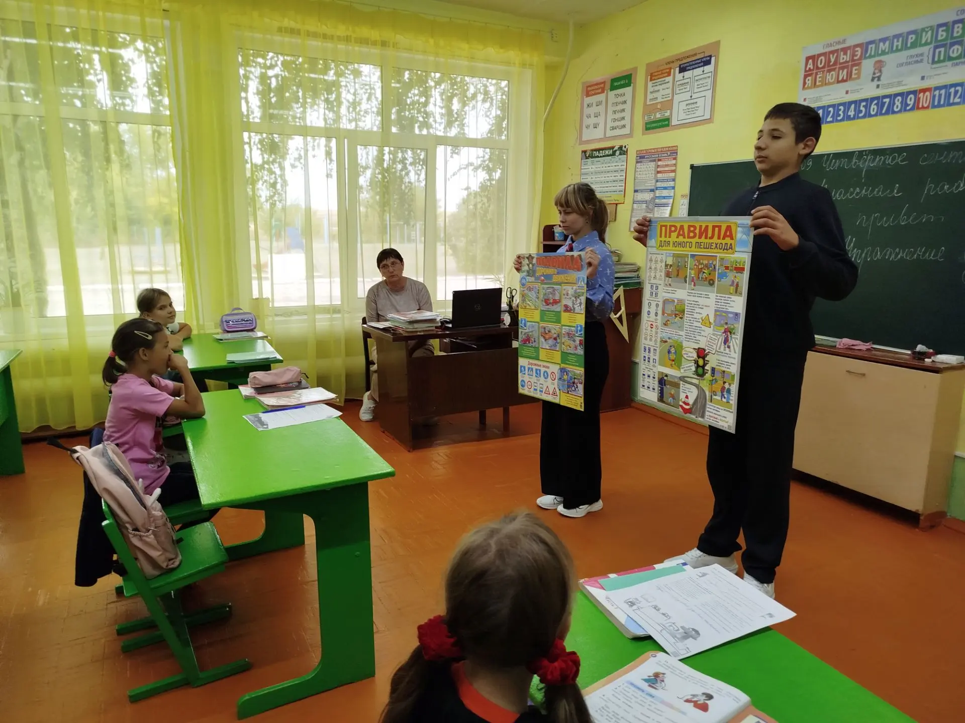 Сегодня в рамках месячника безопасности, профилактики дорожно-транспортного травматизма...