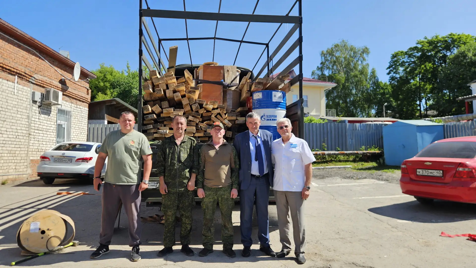 Калужская стоматология доставила в зону СВО оптоволокно, плоттер и медикаменты

Калужская областная 