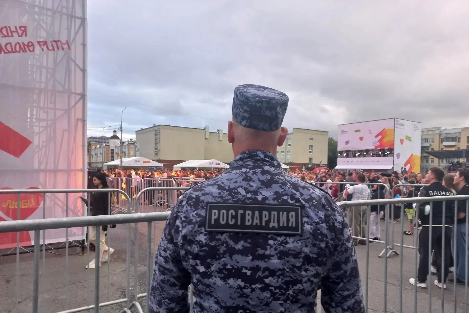 В Оренбурге росгвардейцы обеспечили правопорядок во время празднования Дня молодежи и з...