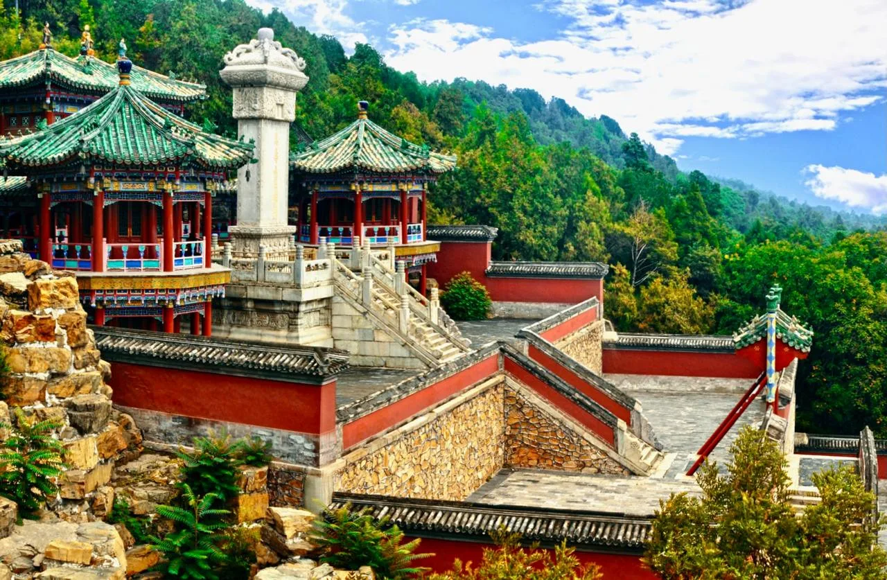 Летний дворец в Пекине, Китай 🇨🇳  🔹 Летний императорский дворец или парк Ихэюань - дворцово-парковый