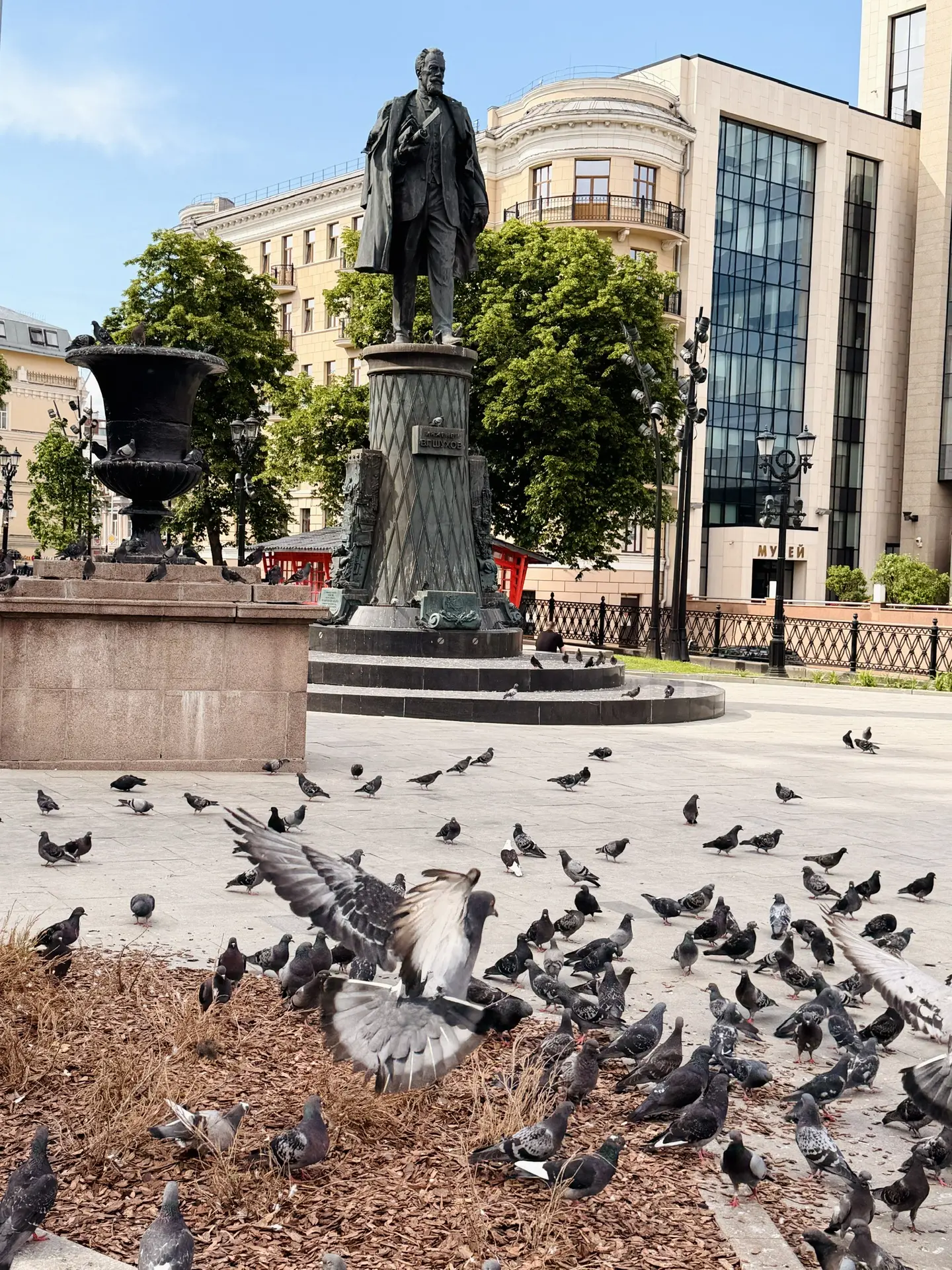 Это сегодня Шухов ещё чистенький.
