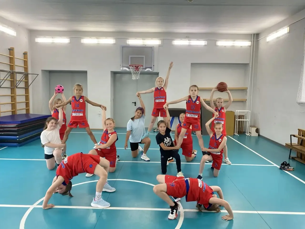 🎉 День физкультурника: яркий праздник спорта и единства в лагере ребят БК Калий‑Баскет...