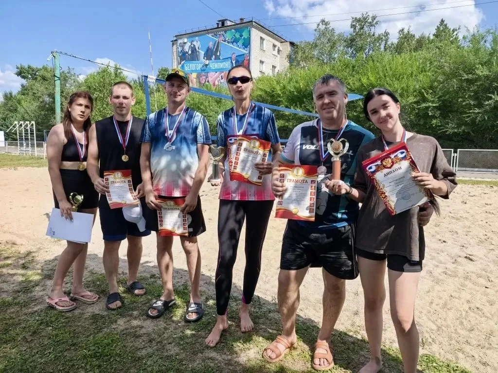 В эти выходные на стадионе Амурсельмаш, прошел турнир города Белогорск по пляжному волейболу, среди 