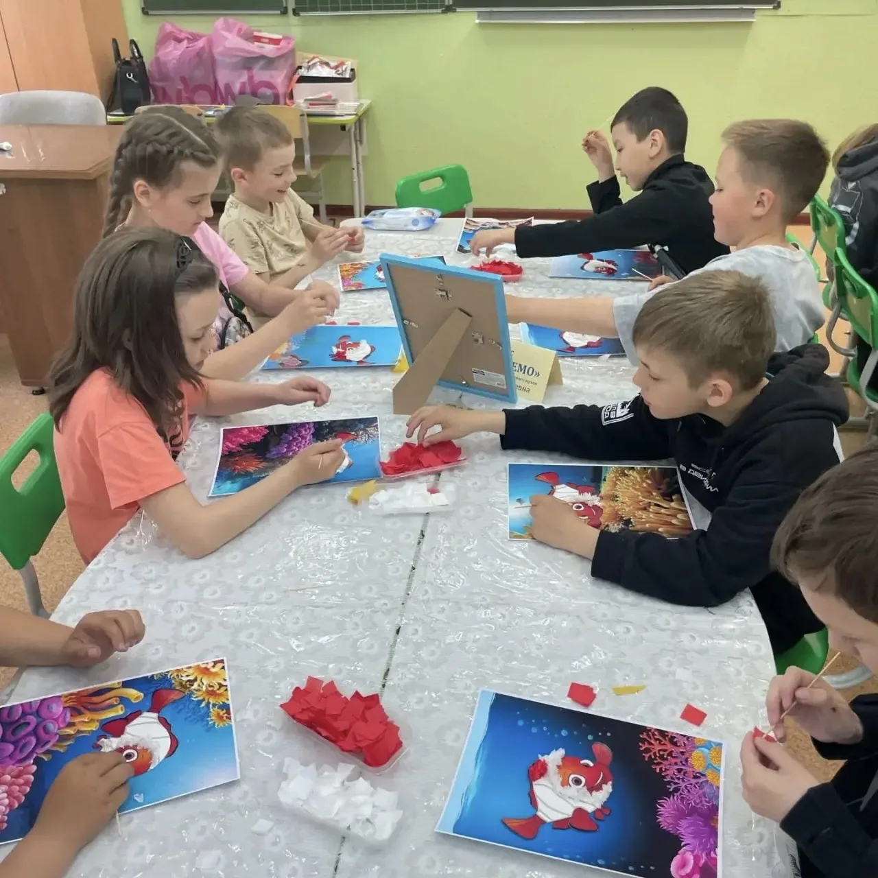 📸 Ловите свежие новости из нашего лагеря!

🚓🎨📚 Сегодняшний день получился очень разнообразным, к