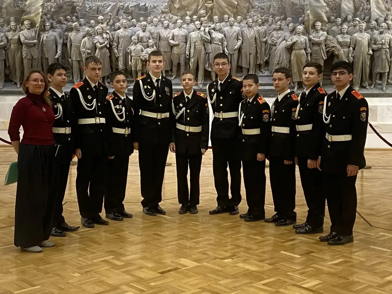 🇷🇺Кадеты 7 класса «К» на каникулах  Во время каникул кадеты 7 класса «К» посетили павильон № 1 на ВД