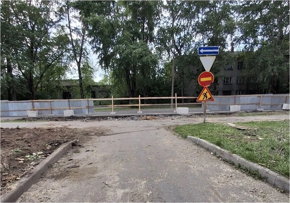 🚧 Летние ремонты дворов — традиционное испытание для вывоза отходов.