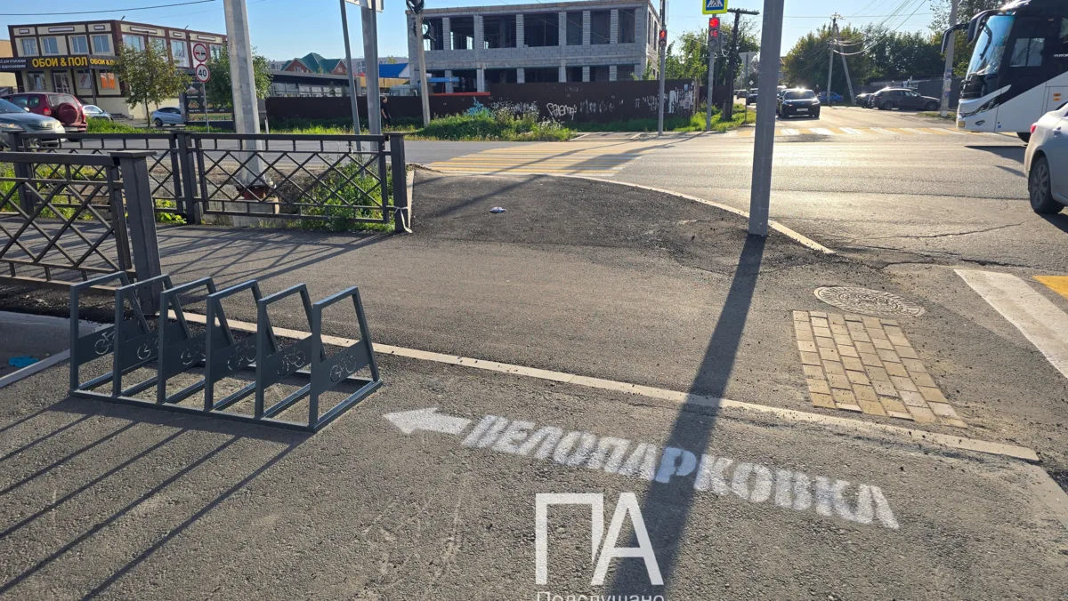 На перекрёстке 1 Мая - Чапаева обнаружили симпатичную велопарковку.