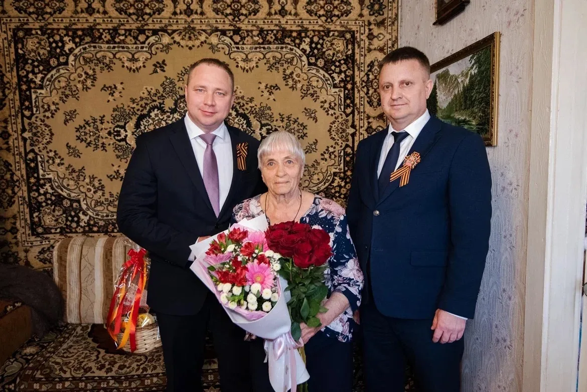 Руководители Уральской Стали поздравили тех, кто пережил концлагеря и блокаду Ленинграда.   В гостях