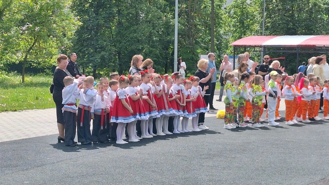 30 мая в парке Радуга для присутствующих выступали детские творческие коллективы. Прият...
