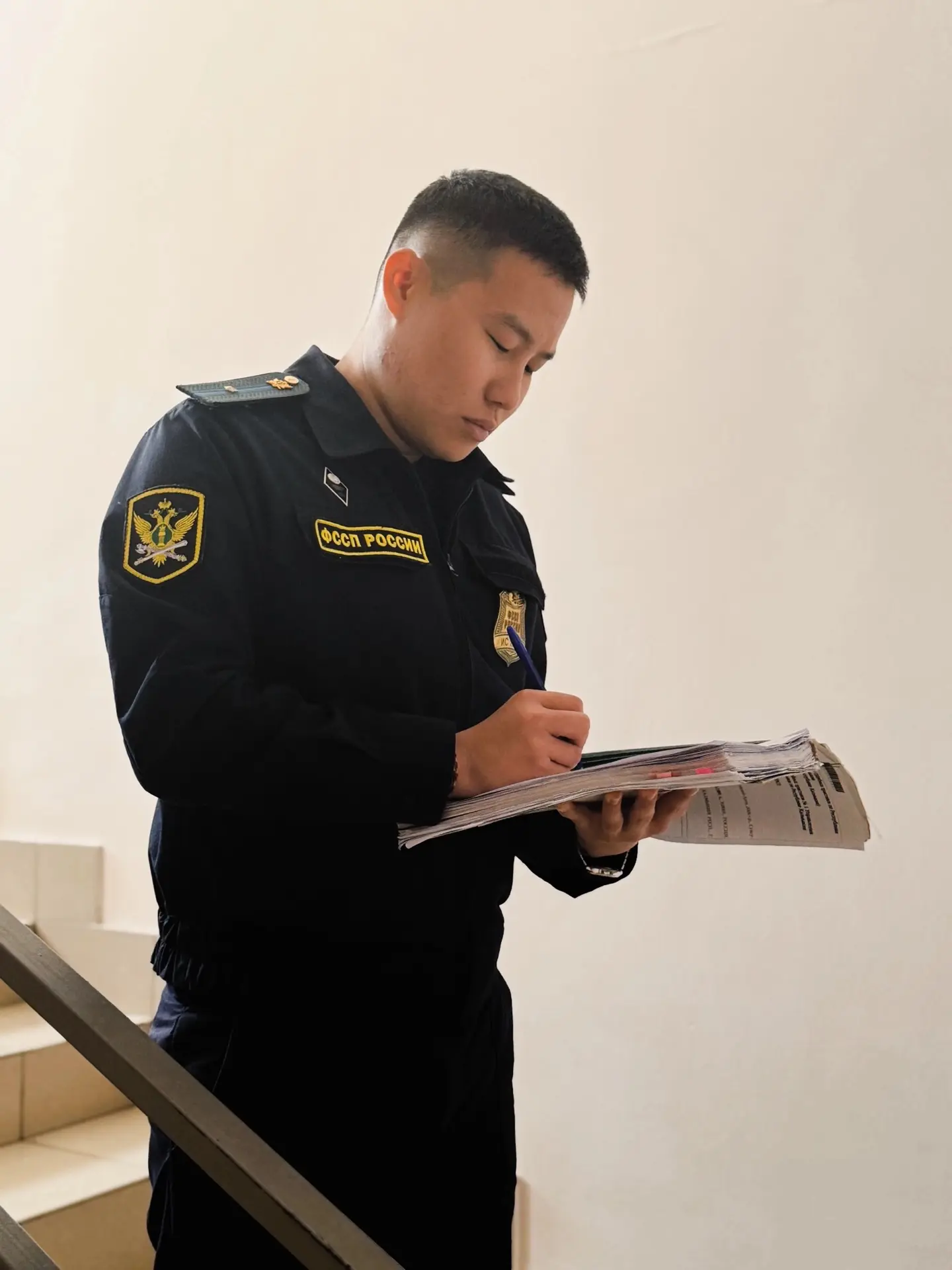 Судебные приставы Калмыкии взыскали более 800 тыс. рублей алиментов с участника СВО