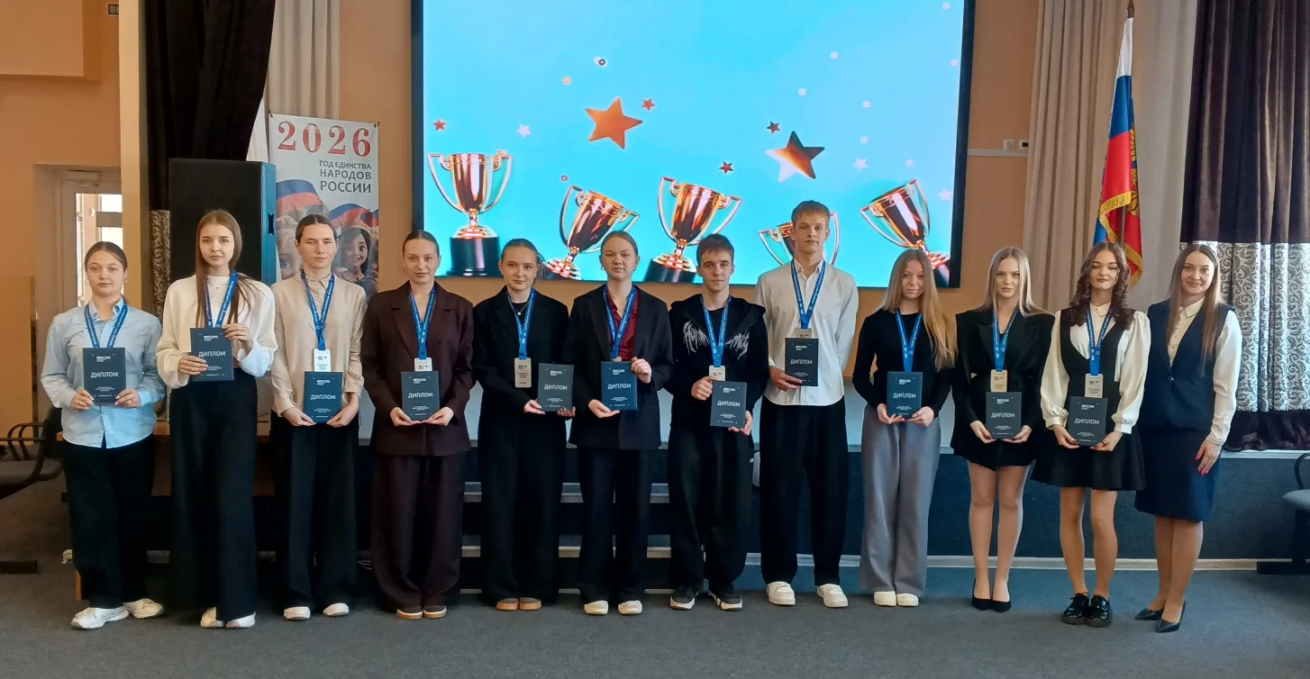 🏆 НАГРАЖДЕНИЕ В МАОУ СОШ №5  Сегодня в школе прошла торжественная церемония награждения.  За высокие