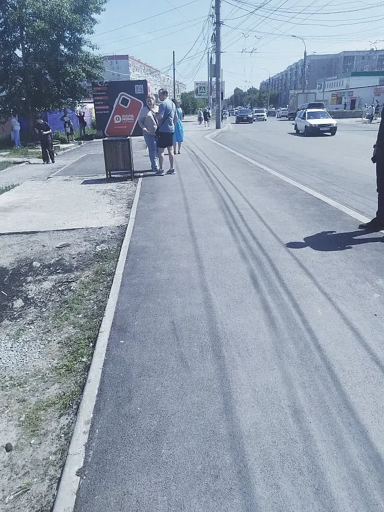 Выполнено асфальтирование остановки транспорта «Комсомольская» (в сторону ТЦ «Мега») в ...