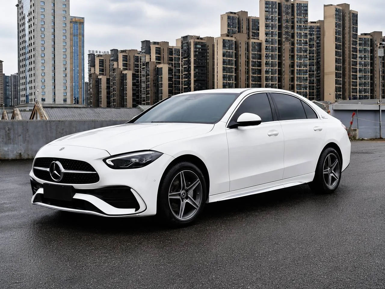 📌 Авто: Mercedes-Benz C200