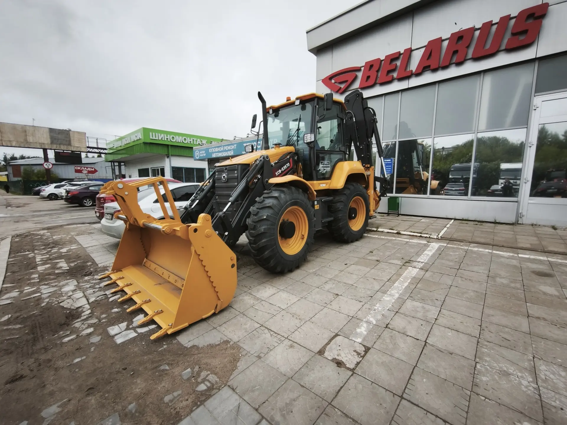 🚜АО «Вятавтодор» пополнил автопарк новой техникой

Для Нововятского ДУ № 6 приобретён экскаватор-по