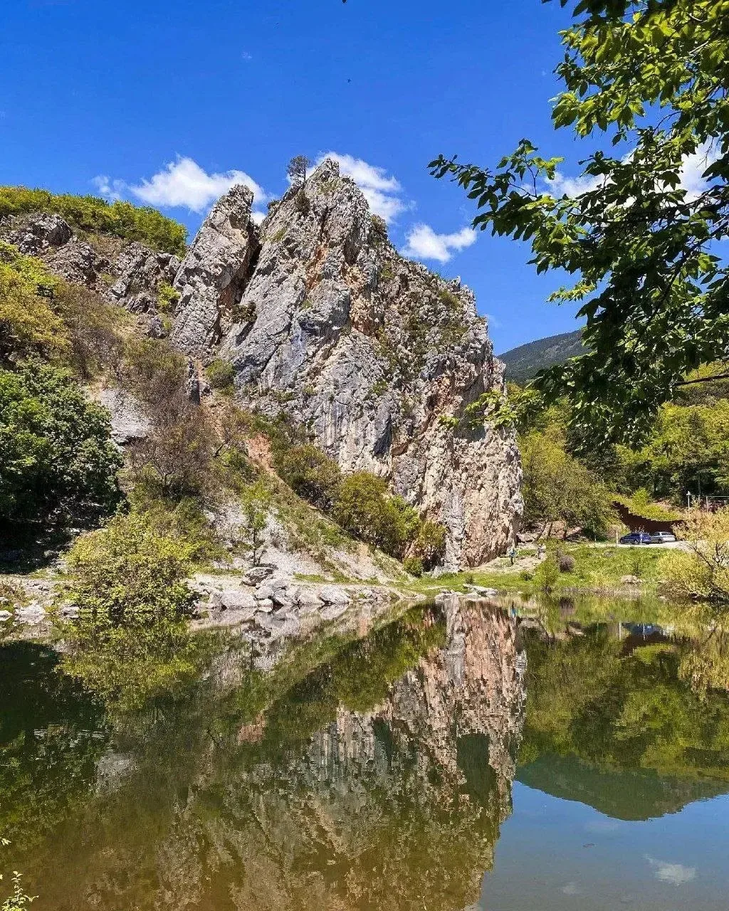 📍Красный камень

Живописное озеро у скалы Гелин-Кая, расположено в посёлке Краснокаменка. 

Популяр