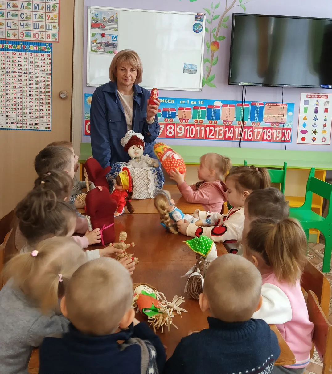 Народная кукла является одним из символов России, а детям обязательно нужно знать истор...